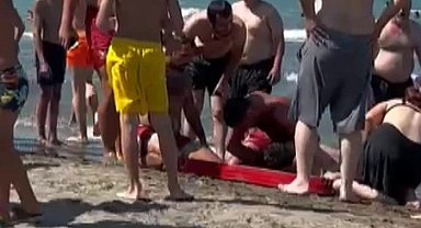 Samsun'da denizde boğulma tehlikesi geçiren genç hastanelik oldu