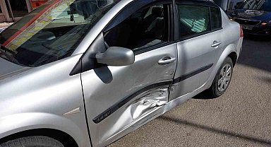 Samsun'da hafif ticari araç ile otomobil çarpıştı: 1 yaralı