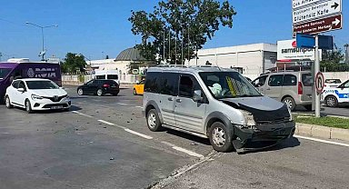 Samsun'da hafif ticari araç otomobille çarpıştı: 1 yaralı