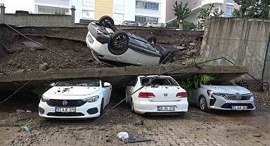Samsun'da istinat duvarı yağmur sularına dayanamadı: 4 araç zarar gördü