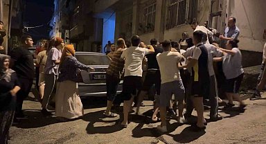 Samsun'da sokak ortasında park yeri kavgası: Tekme ve yumruklarla birbirlerine girdiler