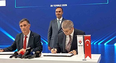 Sanayi ve Teknoloji Bakanı Mehmet Fatih Kacır, IDEF'i ziyaret etti