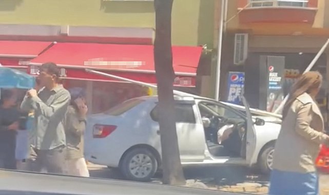 Sancaktepe'de kontrolden çıkan otomobil bakkal dükkanına daldı
