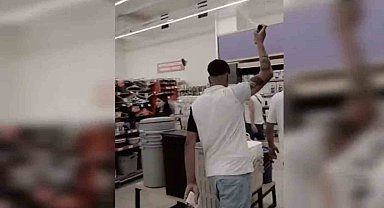 Şanlıurfa'da markette etrafa deodorant sıkan şahıs gözaltına alındı