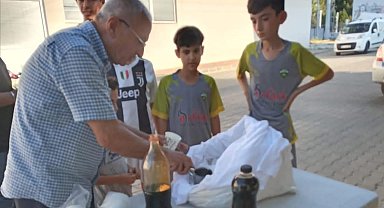 Sarıgöl'de pekmezli 'Karbastı' ikramı serinlik getirdi