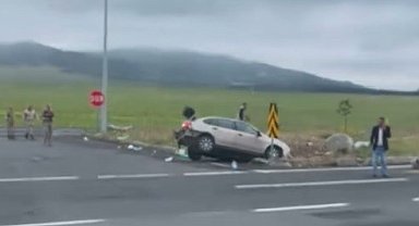 Sarıkamış'ta trafik kazası: 3 yaralı