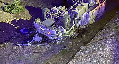 Şarkikaraağaç'ta devrilen tırın sürücüsü yaralandı