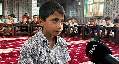 Savaşta tek bacağını kaybeden 8 yaşındaki Suriyeli çocuk arkadaşlarına sabrıyla örnek oluyor