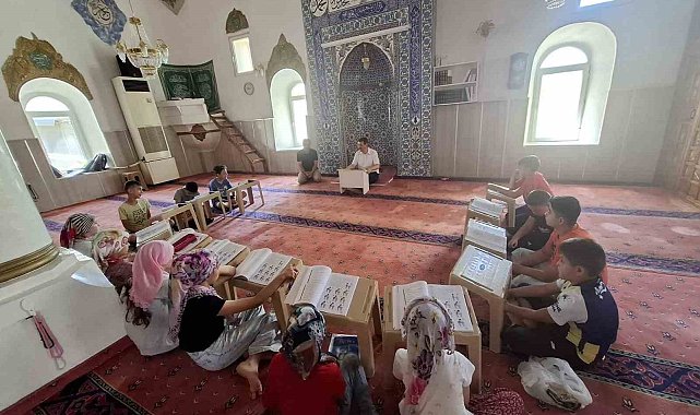 Selendi'de camiler çocuk sesleriyle şenlendi