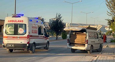 Seyir halindeki panelvandan düşen çocuk ağır yaralandı