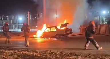 Seyir halindeki Tofaş otomobil alev topuna döndü