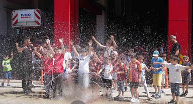 Sıcak yaz günü serinleten etkinlik