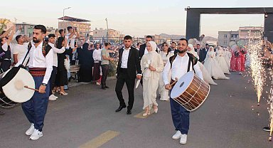 Siirt'te 40 çift toplu nikahla dünyaevine girdi