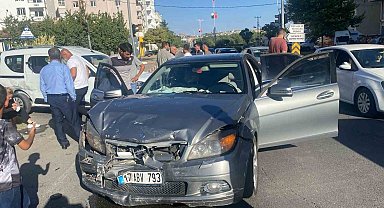 Siirt'te iki araç çarpıştı: 1 yaralı