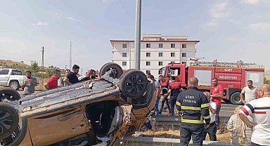 Siirt'te otomobil ile pikap çarpıştı: 3 yaralı