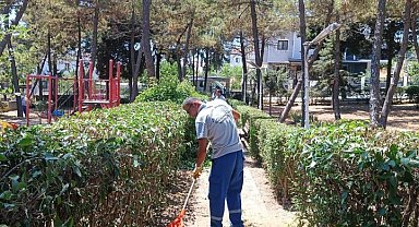 Silivri'de park, bahçe ve yeşil alanlarda bakım çalışmaları sürüyor