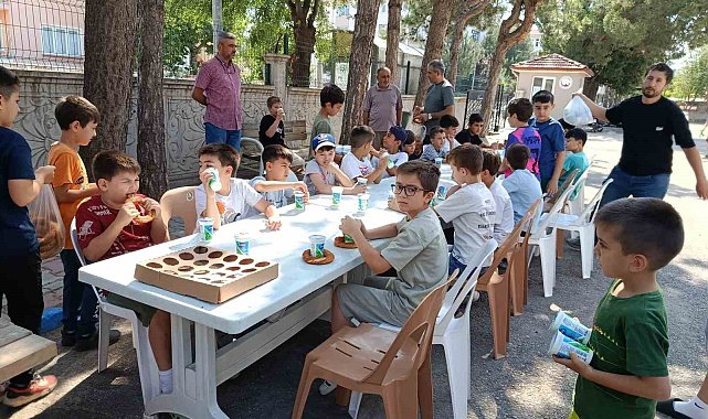 Simav'da Yaz Kur'an Kursu öğrencileri yapılan ikramlarla ödüllendiriliyor