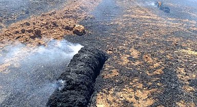 Sındırgı'da samanlar tarlada yandı