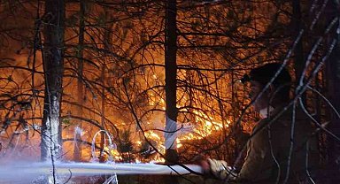 Sındırgı'da yangınla mücadele sürüyor