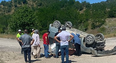 Sinop'ta otomobil takla attı: 3 yaralı