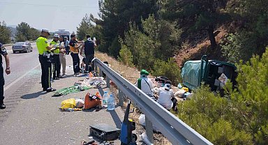 Sivas'ta yoldan çıkan minibüs takla attı: 13 yaralı