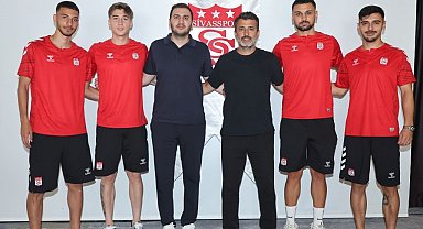 Sivasspor 4 futbolcuyu kadrosuna kattı