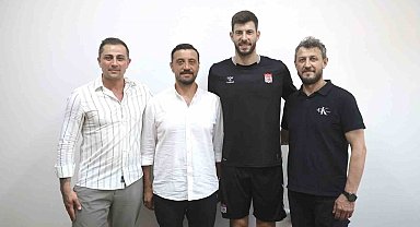 Sivasspor kaleci Göktuğ Bakırbaş'ı kadrosuna kattı
