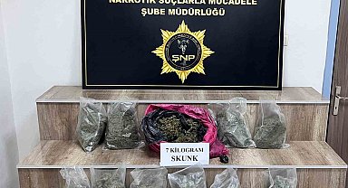 Siverek'te 7 kilo skunk ele geçirildi, 3 gözaltı