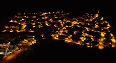 Sivrice depremi sonrası yeniden inşa edilen Doğanyol'un gece görüntüsü hayran bıraktı
