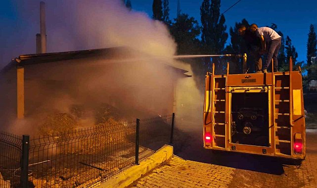 Sızır Belediyesi yufka üretim tesisinde yangın çıktı
