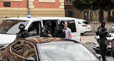 Slovakya Başbakanı Fico'ya suikast girişiminde bulunan saldırgan hakim karşısına çıktı