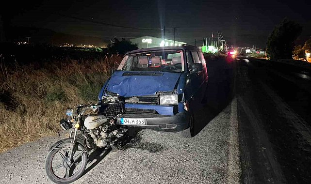 Söke'de minibüs motosiklete çarptı: 3 yaralı