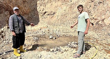 Son 65 yılın en kurak yılının yaşandığı kentte depremle kuruyan kuyudan çıkan suyu sevinçle karşıladılar