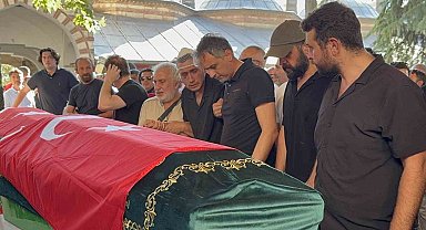 Son yolculuğuna evladıyla yan yana uğurlandı