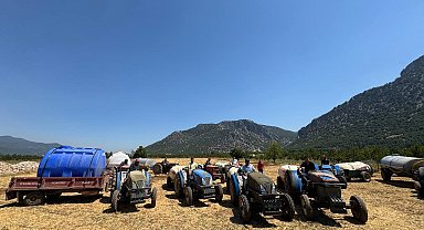 Sulama suyu verilmeyen köylüler tankerlerle meyve bahçelerine su taşıyor