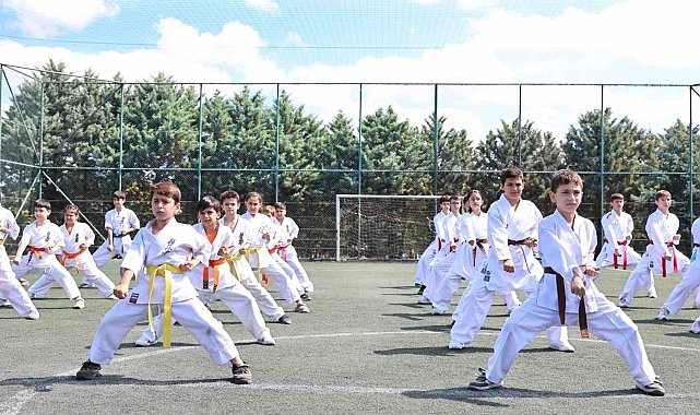 Sultangazi Belediyesi yaz tatilinde gençleri 20 branşta eğitim veren spor okullarıyla buluşturdu
