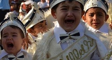 Sünnette çocuğun psikolojisine dikkat edilmeli