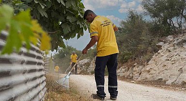 Tarsus'ta kırsal mahallelerde temizlik çalışmaları aralıksız sürdürülüyor
