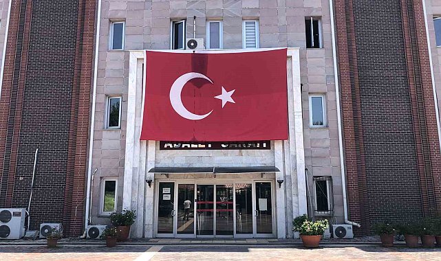 Tartıştığı erkek arkadaşını tornavidayla ağır yaraladı