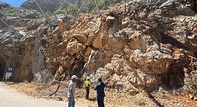 Taşyolu, kaya düşmesi nedeniyle kısa süreli ulaşıma kapandı