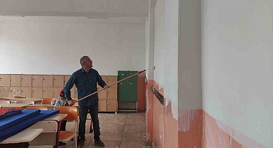 Tatil yerine okulu onarıyorlar