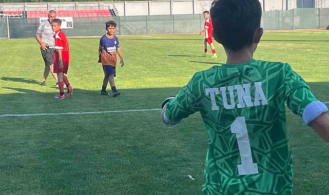 Tavşanlı'da Erdemspor Junior cup futbol şöleni büyük ilgi gördü