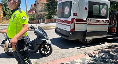 Tavşanlı'da motosiklet ile bisiklet çarpıştı: 3 yaralı