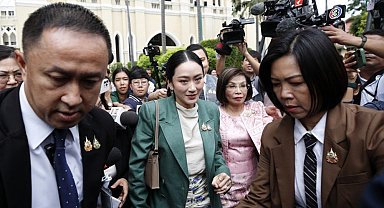 Tayland Başbakanı Shinawatra, sızdırılan telefon görüşmesinin ardından görevinden uzaklaştırıldı