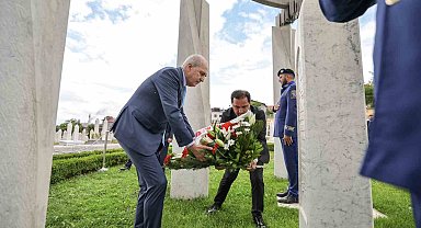 TBMM Başkanı Kurtulmuş, Aliya İzzetbegoviç'in kabrini ziyaret etti