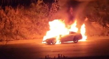 Tekirdağ'da seyir halindeki otomobil alev alev yandı