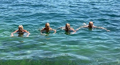 Termometreler 36 dereceyi gösterdi: Sıcaktan bunalan vatandaşlar sahile akın etti