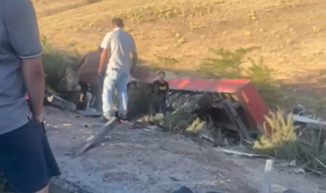 Tır ve minibüsün karıştığı zincirleme kazada can pazarı yaşandı