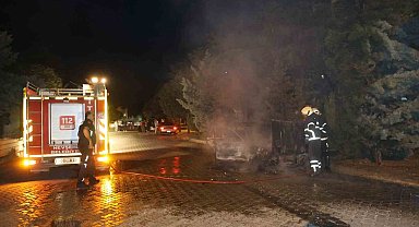 Tofaş otomobil iki dakikada alev topuna döndü