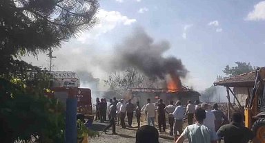 Tokat'ta çıkan yangında 1 ev ve 2 ahır küle döndü